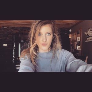 Meet your Posher, Caitlin